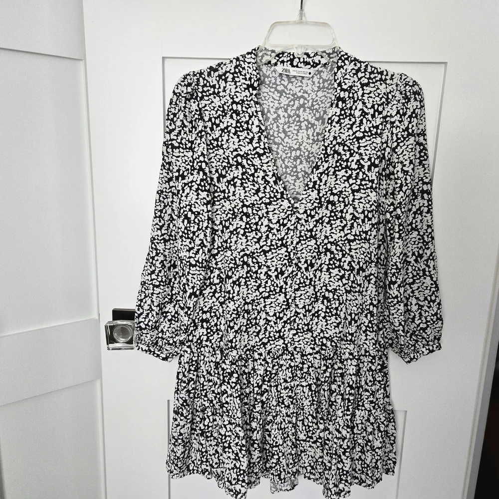 Zara Black and White Flowy Dress Size XS